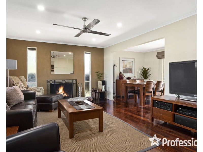 9 Krystal Court, Mooroolbark VIC 3138