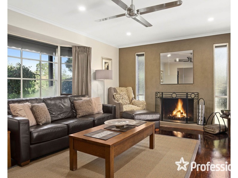 9 Krystal Court, Mooroolbark VIC 3138