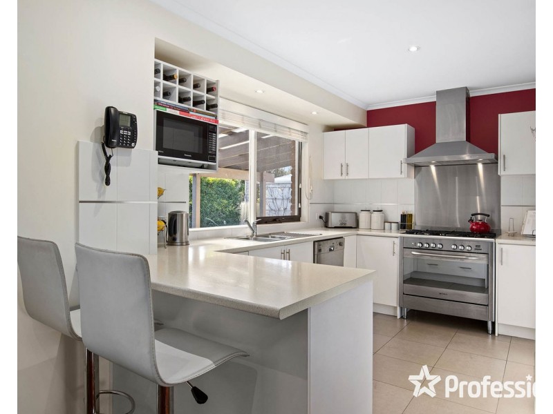 9 Krystal Court, Mooroolbark VIC 3138