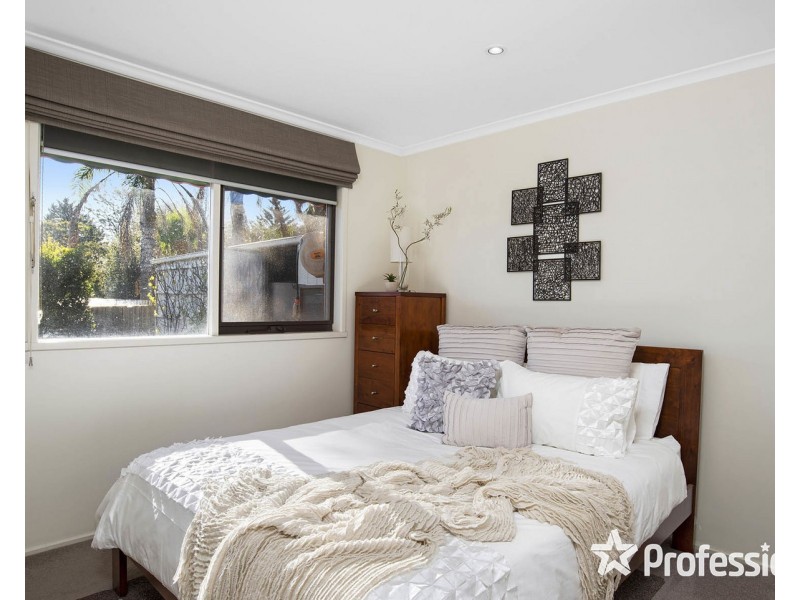 9 Krystal Court, Mooroolbark VIC 3138