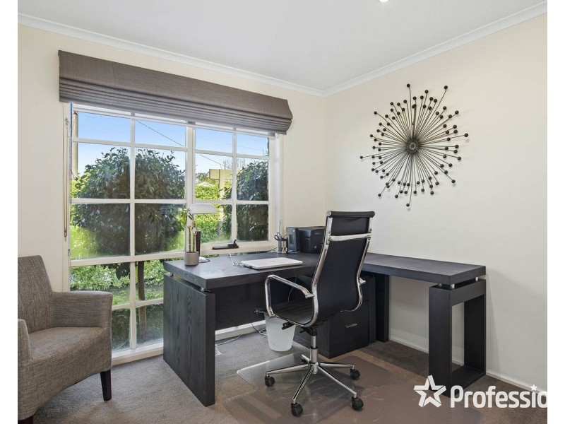 9 Krystal Court, Mooroolbark VIC 3138