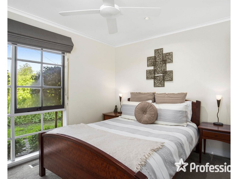 9 Krystal Court, Mooroolbark VIC 3138