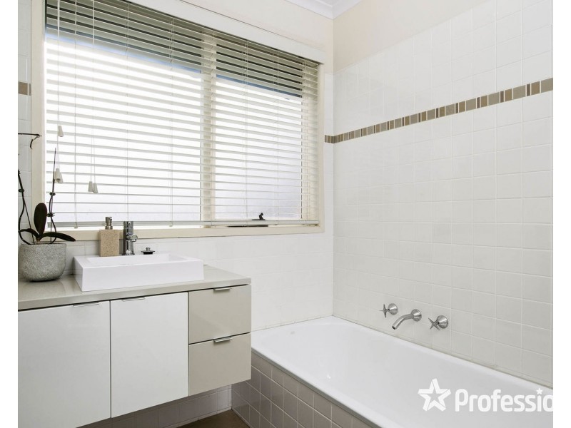 9 Krystal Court, Mooroolbark VIC 3138