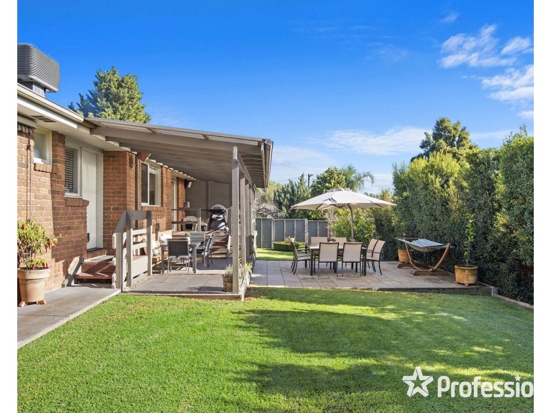 9 Krystal Court, Mooroolbark VIC 3138