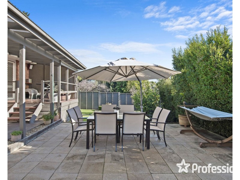 9 Krystal Court, Mooroolbark VIC 3138