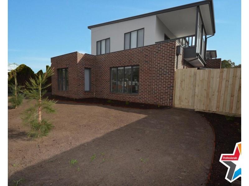 1/12 Wordsworth Street, Mooroolbark VIC 3138