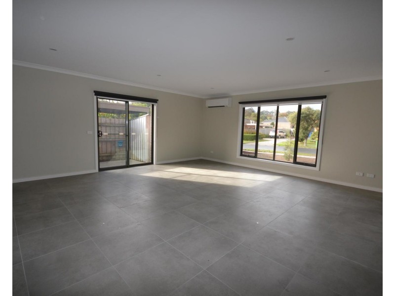 1/12 Wordsworth Street, Mooroolbark VIC 3138