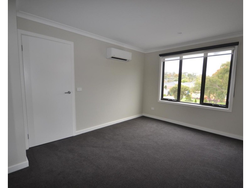 1/12 Wordsworth Street, Mooroolbark VIC 3138