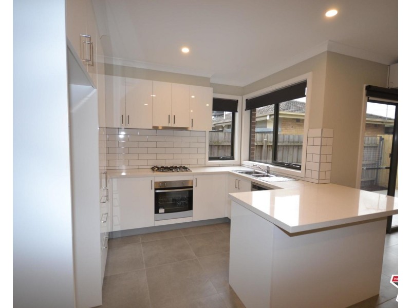 2/12 Wordsworth Street, Mooroolbark VIC 3138