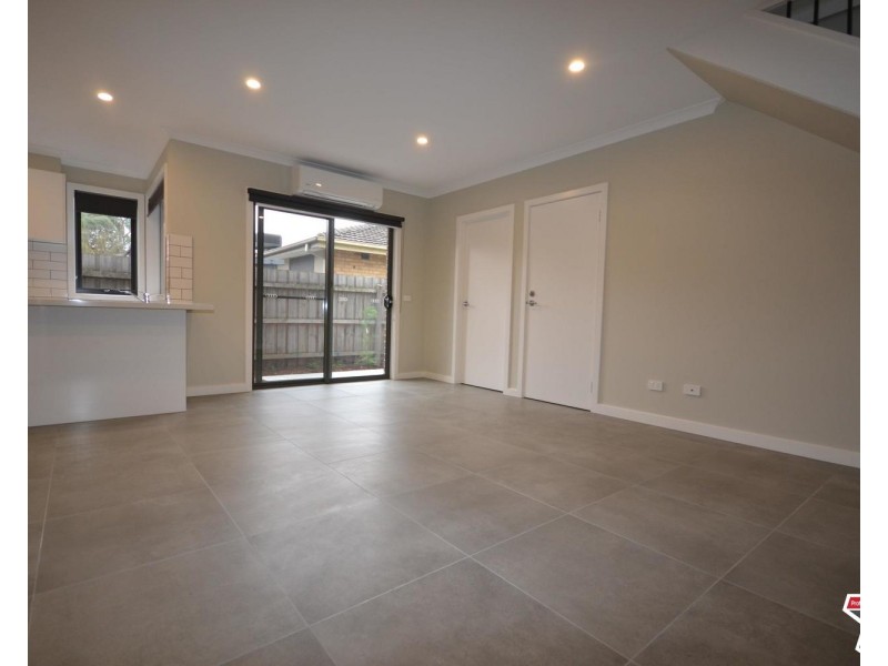 2/12 Wordsworth Street, Mooroolbark VIC 3138