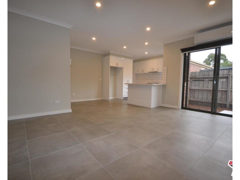 2/12 Wordsworth Street, Mooroolbark VIC 3138