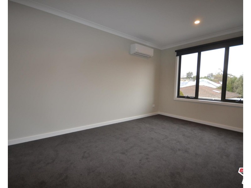 2/12 Wordsworth Street, Mooroolbark VIC 3138