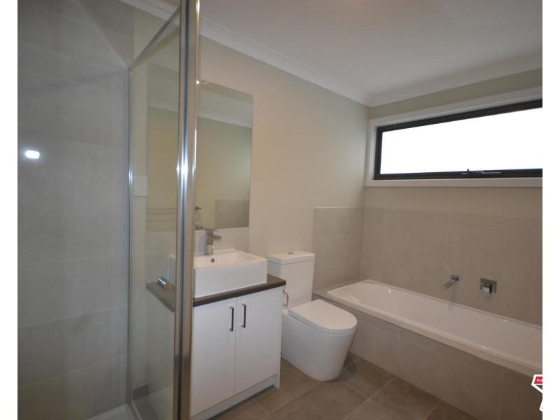 2/12 Wordsworth Street, Mooroolbark VIC 3138