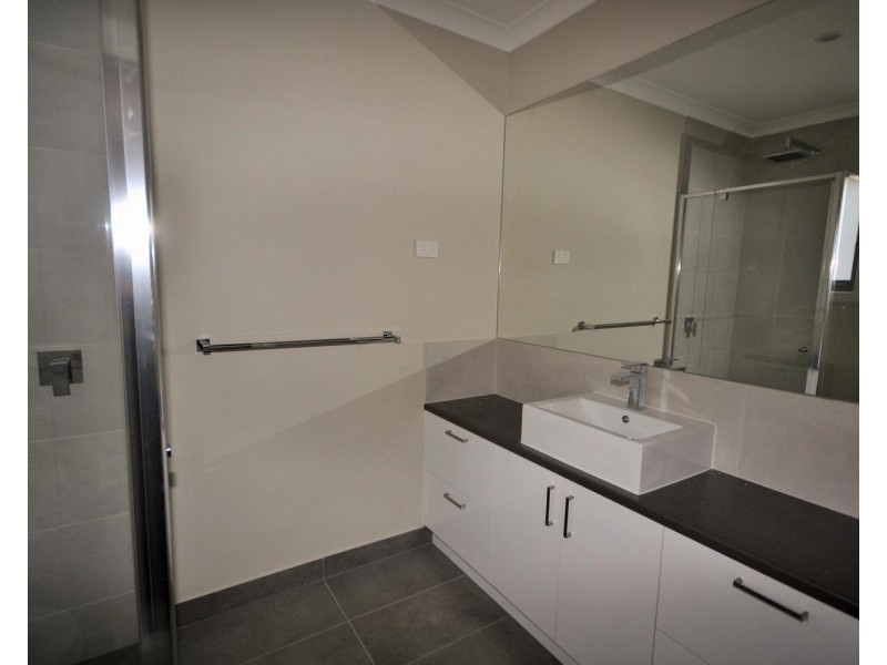 4/12 Wordsworth Street, Mooroolbark VIC 3138