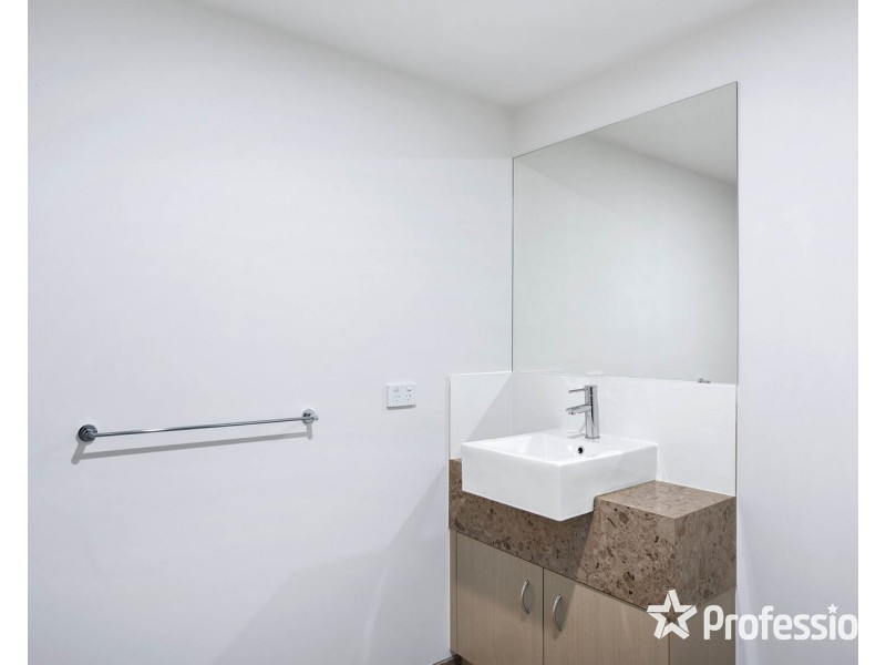 201/18 Myrtle Street, Bayswater VIC 3153