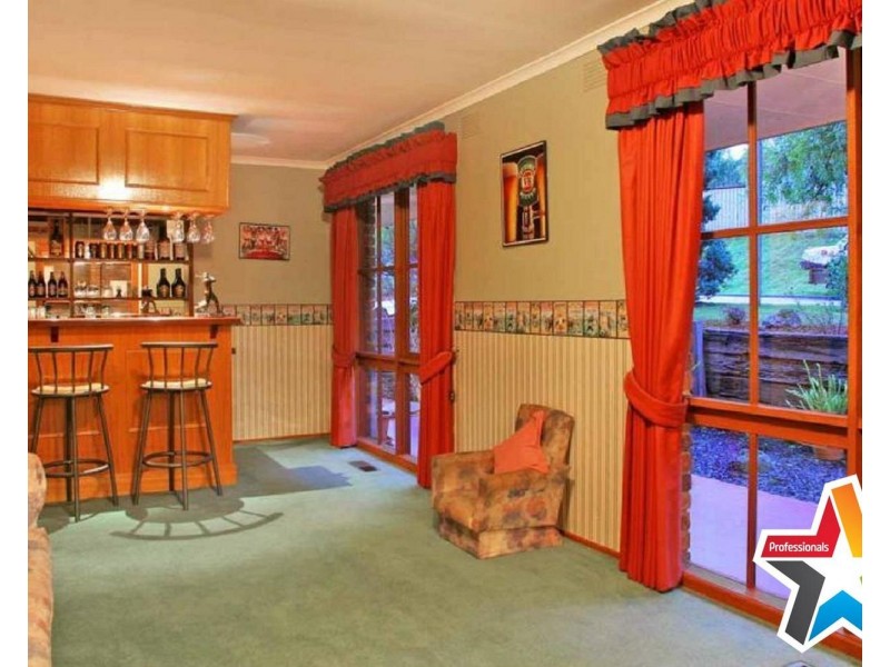 63 Landscape Drive, Mooroolbark VIC 3138