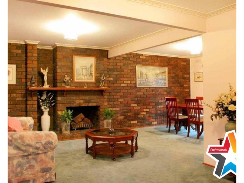 63 Landscape Drive, Mooroolbark VIC 3138