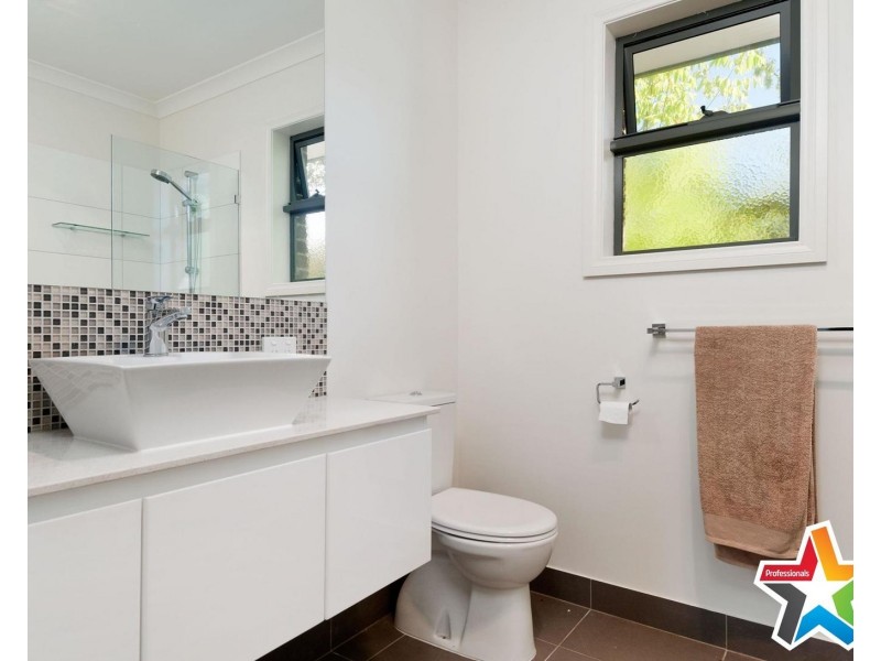 56a Longfellow Avenue, Mooroolbark VIC 3138