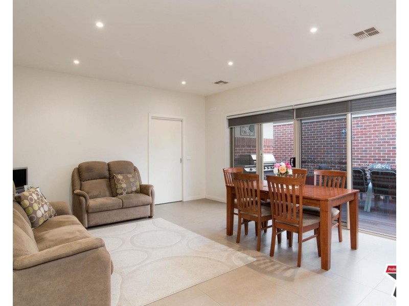 35 Highland Crescent, Mooroolbark VIC 3138