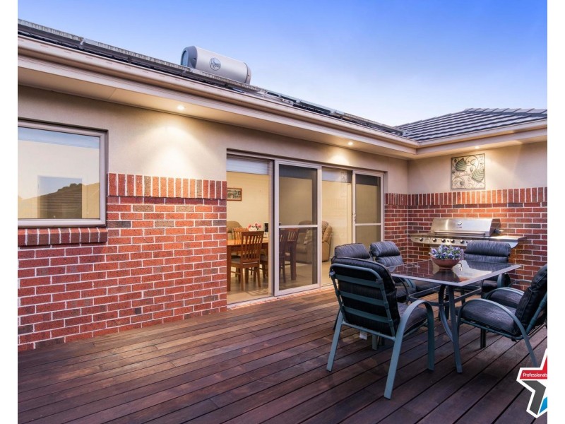 35 Highland Crescent, Mooroolbark VIC 3138