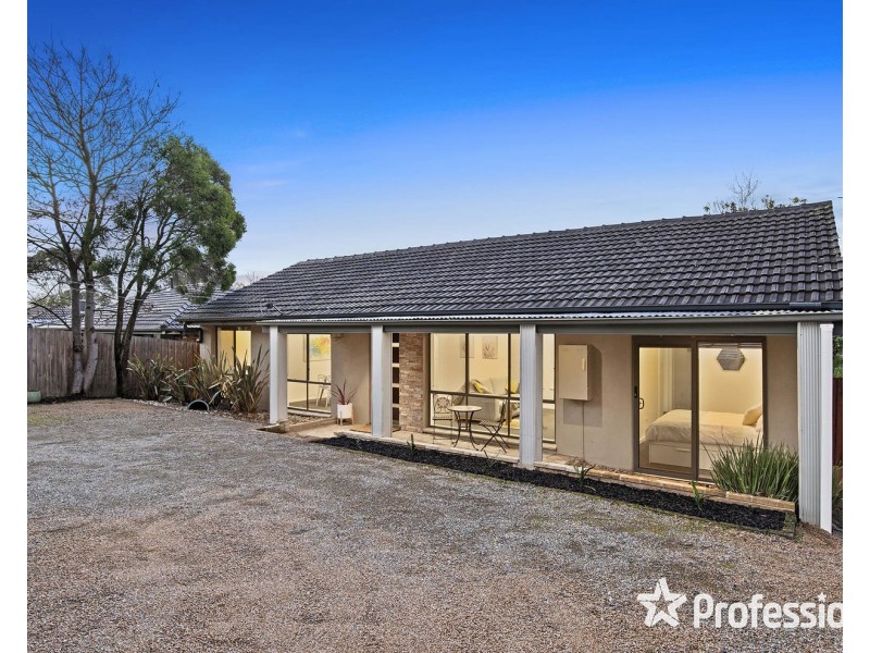 11 Sheldon Avenue, Mooroolbark VIC 3138