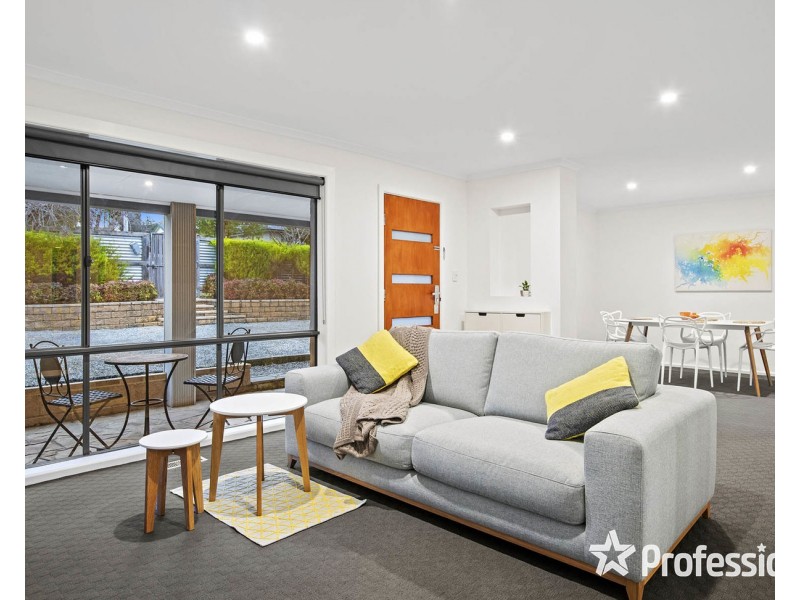 11 Sheldon Avenue, Mooroolbark VIC 3138