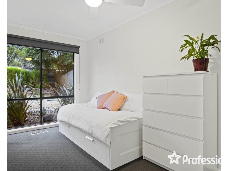 11 Sheldon Avenue, Mooroolbark VIC 3138