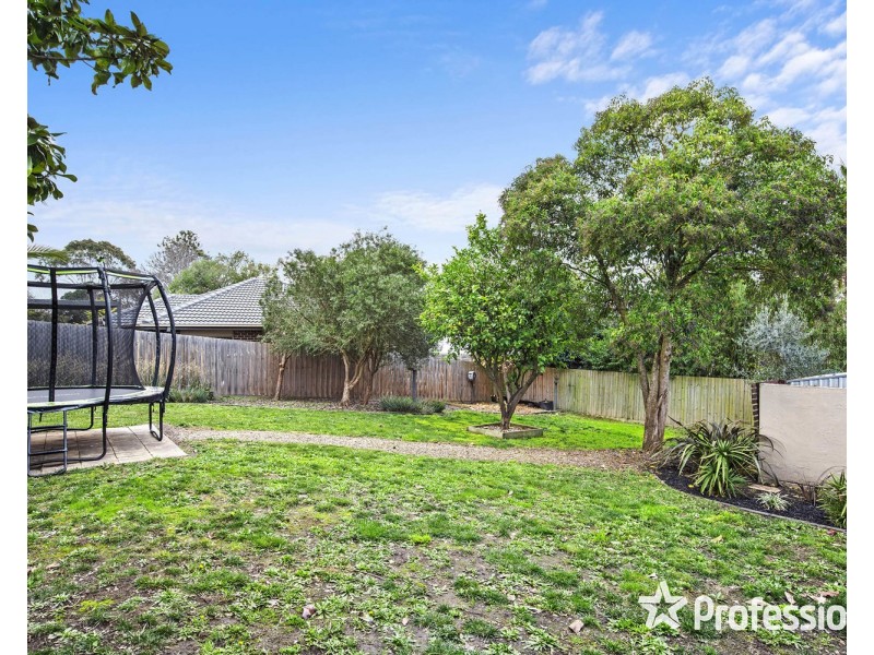 11 Sheldon Avenue, Mooroolbark VIC 3138