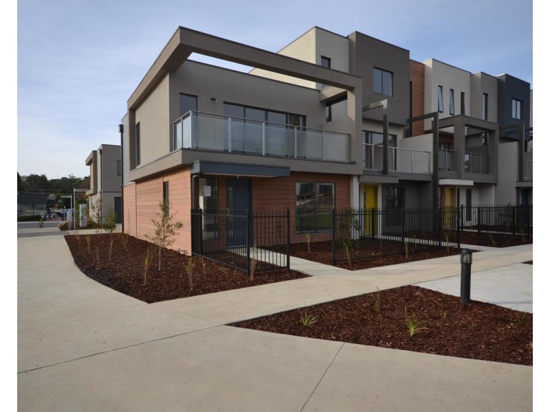 2 Lithgow Way, Mooroolbark VIC 3138