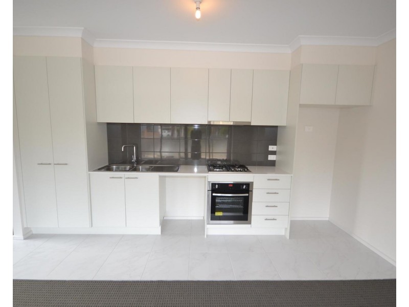 2 Lithgow Way, Mooroolbark VIC 3138