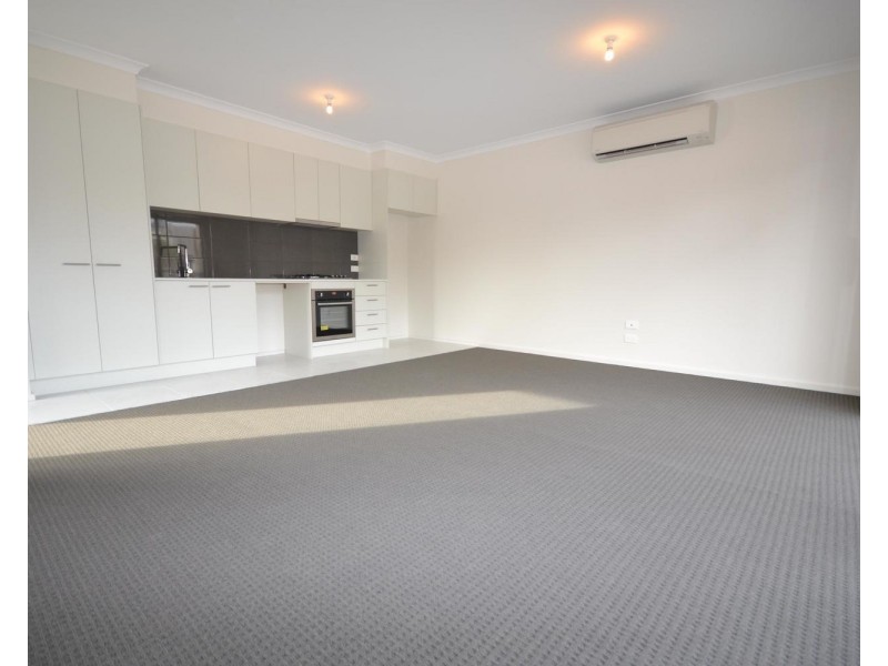 2 Lithgow Way, Mooroolbark VIC 3138