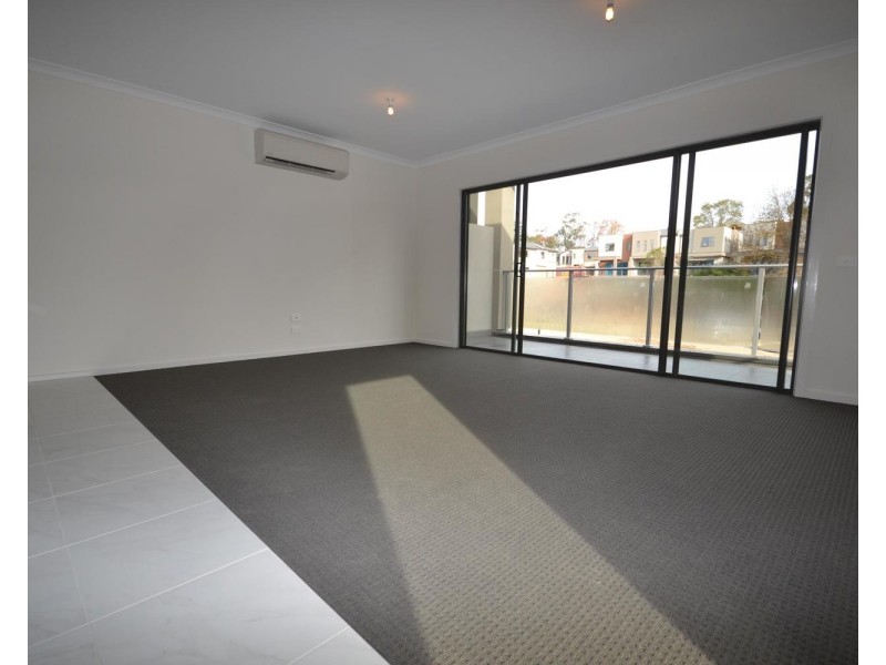2 Lithgow Way, Mooroolbark VIC 3138