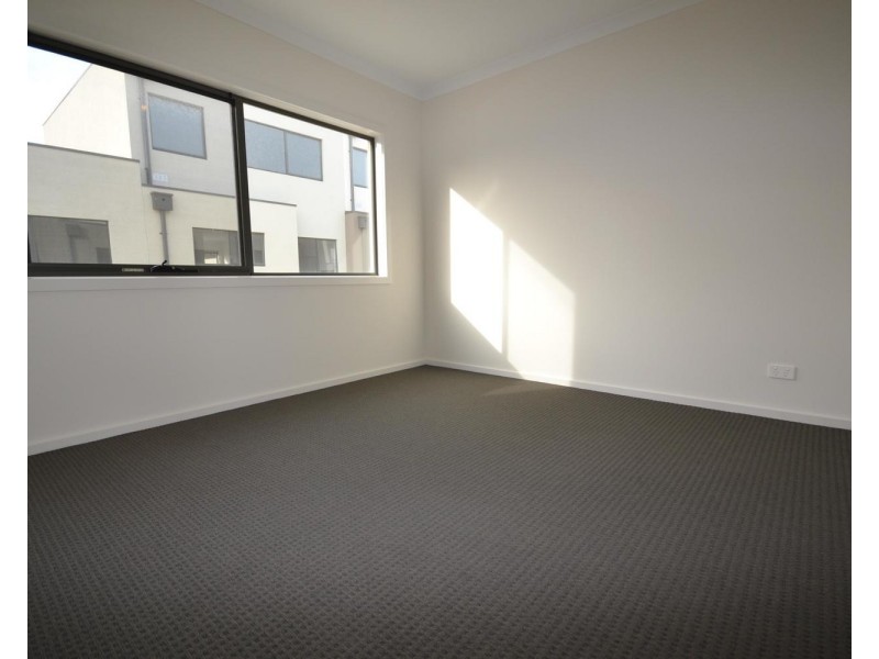 2 Lithgow Way, Mooroolbark VIC 3138