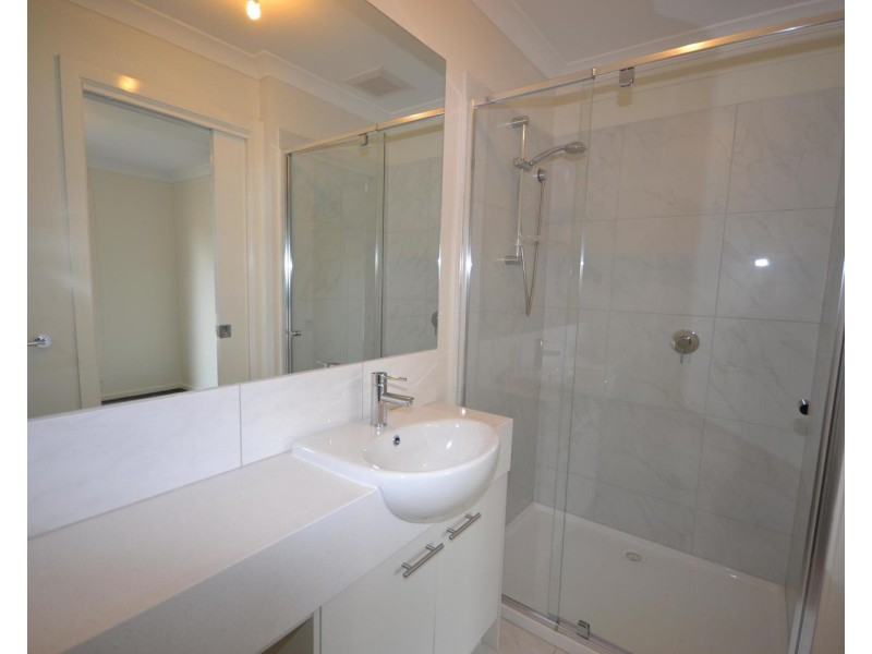 2 Lithgow Way, Mooroolbark VIC 3138