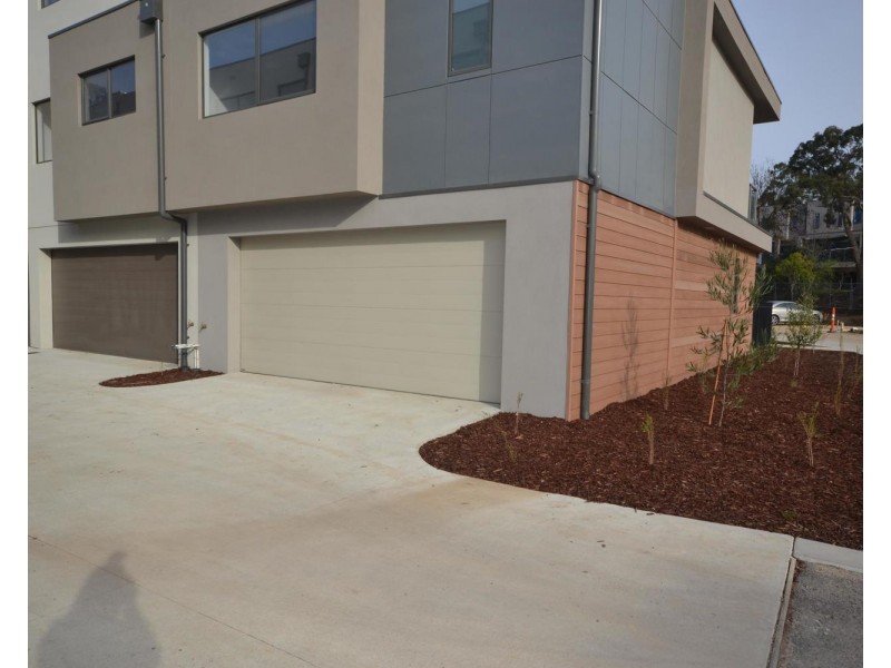2 Lithgow Way, Mooroolbark VIC 3138