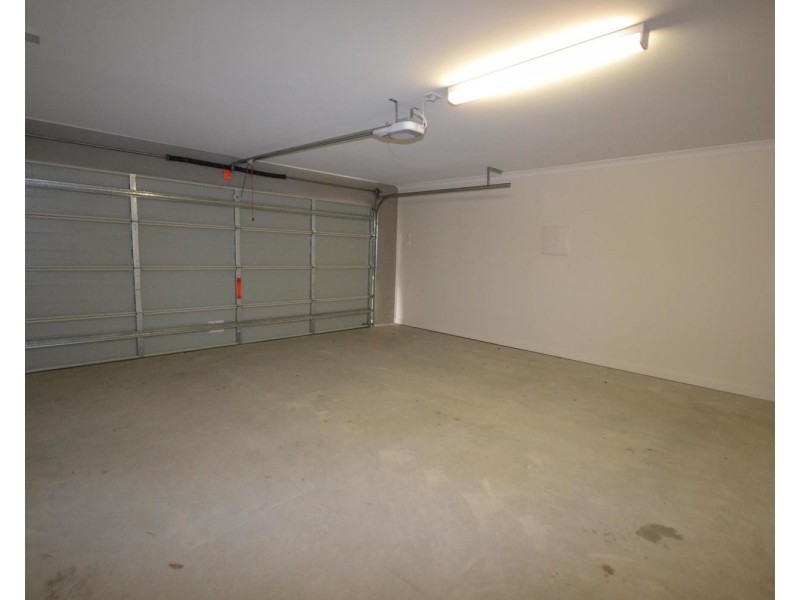 2 Lithgow Way, Mooroolbark VIC 3138