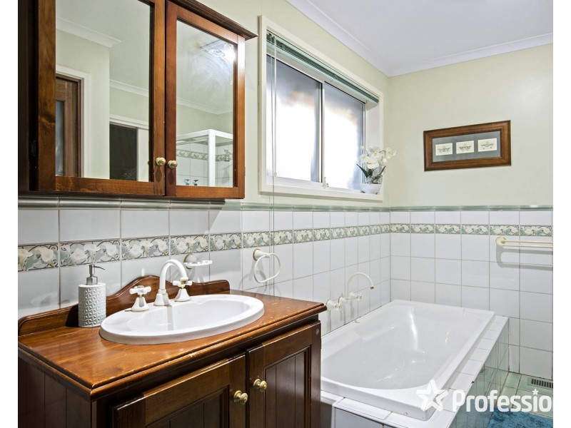40 Carronvale Road, Mooroolbark VIC 3138