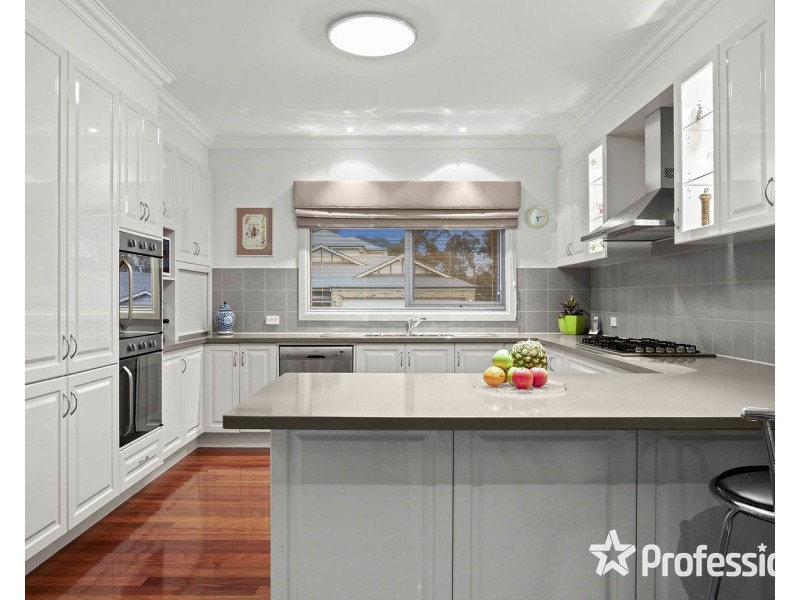 2 Kingston Way, Mooroolbark VIC 3138