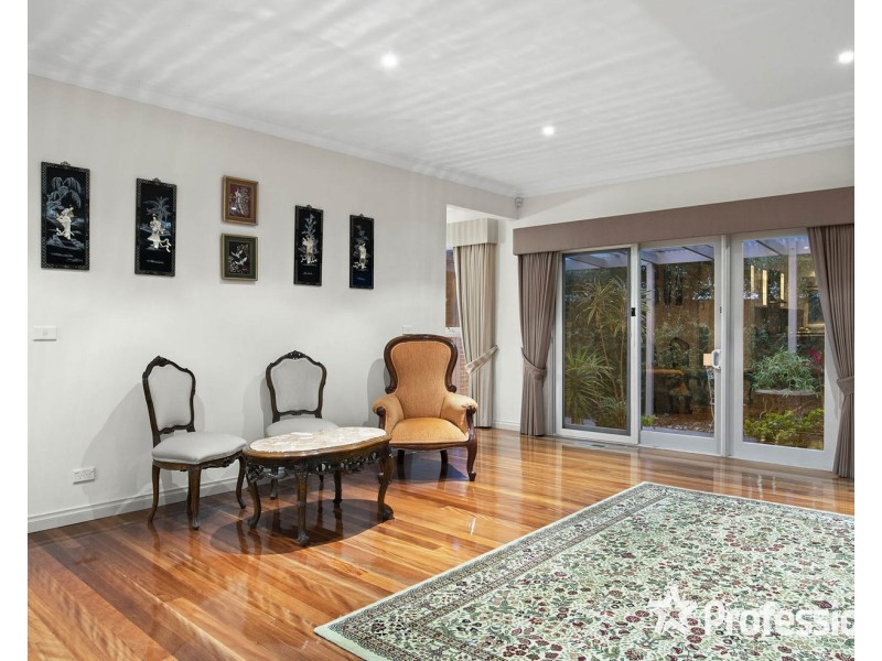 2 Kingston Way, Mooroolbark VIC 3138