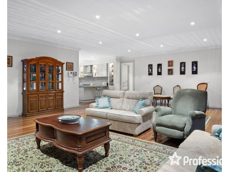 2 Kingston Way, Mooroolbark VIC 3138