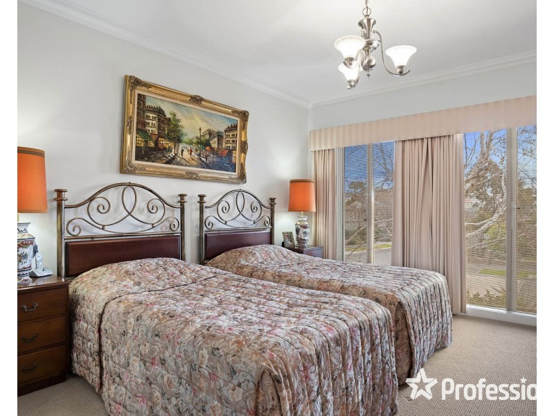 2 Kingston Way, Mooroolbark VIC 3138