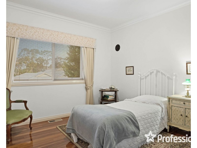 2 Kingston Way, Mooroolbark VIC 3138
