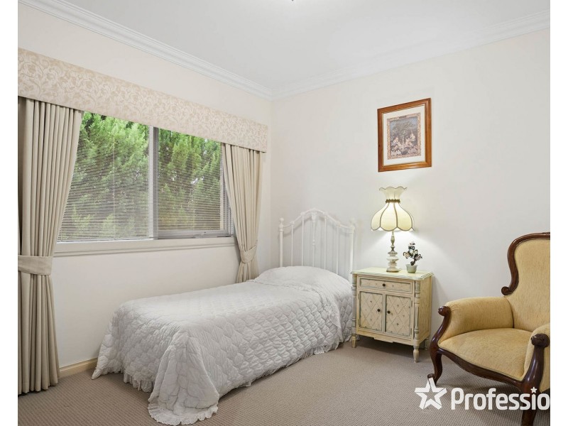 2 Kingston Way, Mooroolbark VIC 3138