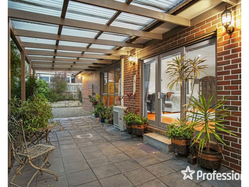 2 Kingston Way, Mooroolbark VIC 3138