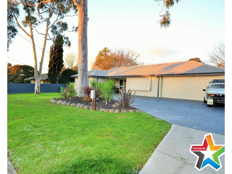 10 Lucas Avenue, Kilsyth VIC 3137