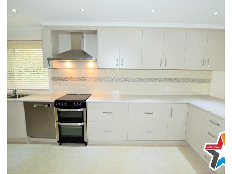 10 Lucas Avenue, Kilsyth VIC 3137