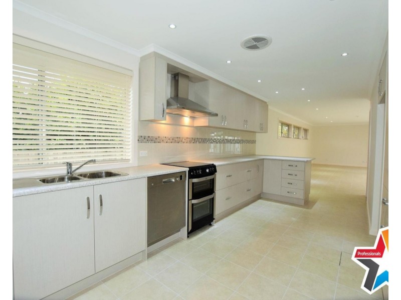 10 Lucas Avenue, Kilsyth VIC 3137