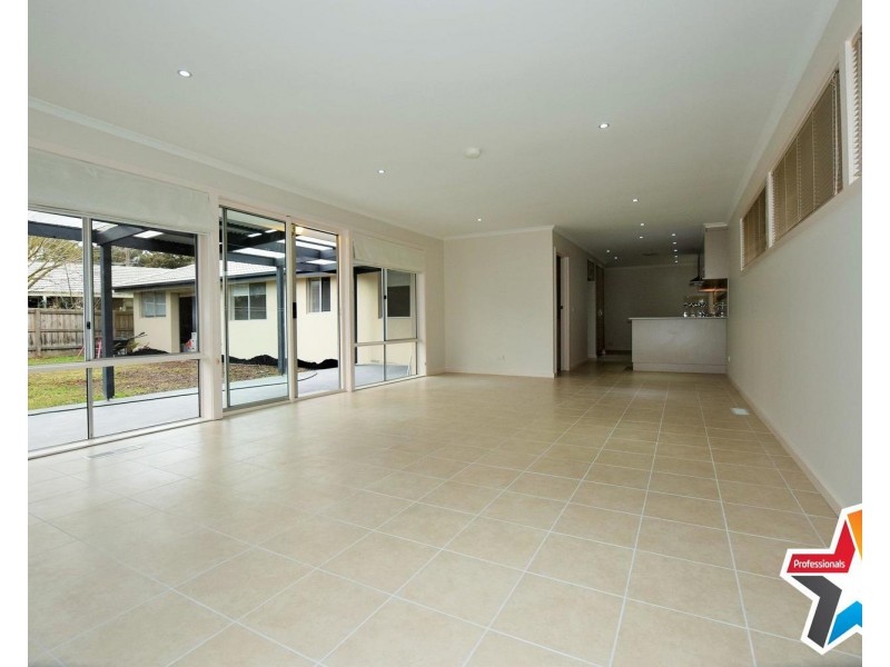 10 Lucas Avenue, Kilsyth VIC 3137