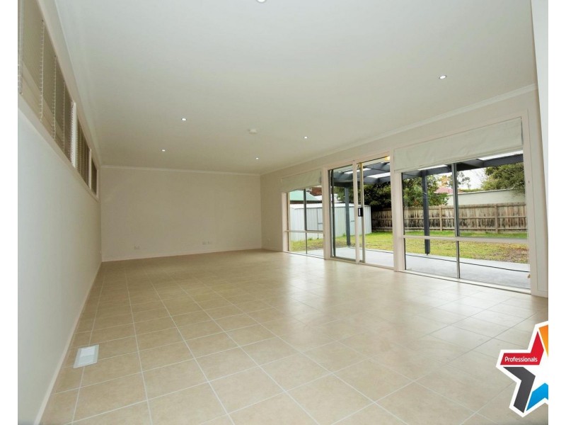 10 Lucas Avenue, Kilsyth VIC 3137