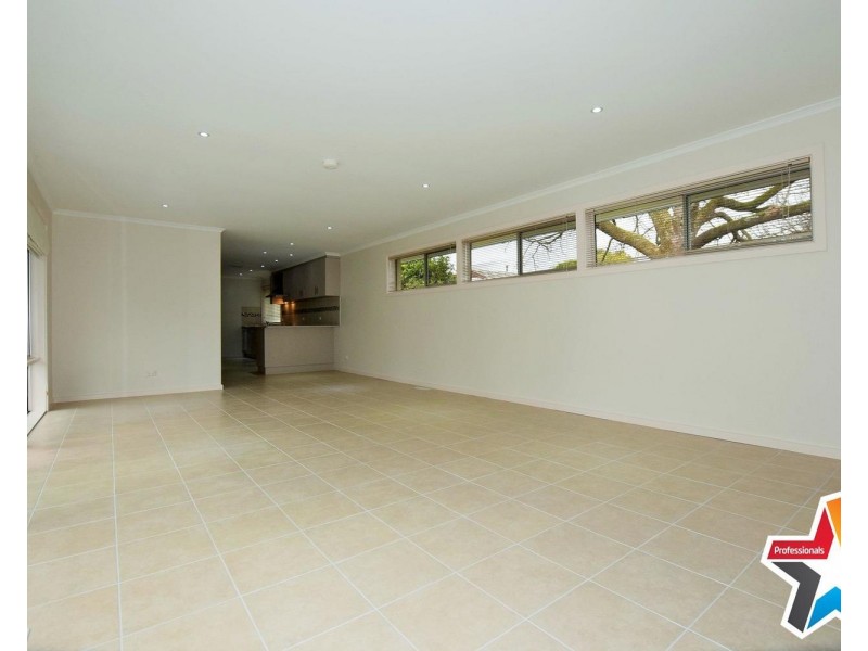 10 Lucas Avenue, Kilsyth VIC 3137